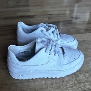 White Nike Air Force 1 W8